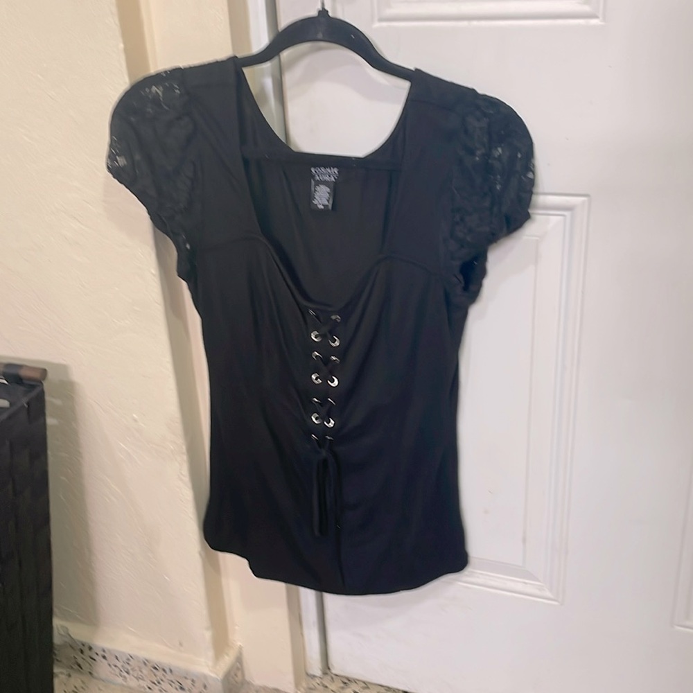Hot Topic black square neck lace sleeves short sleeve top